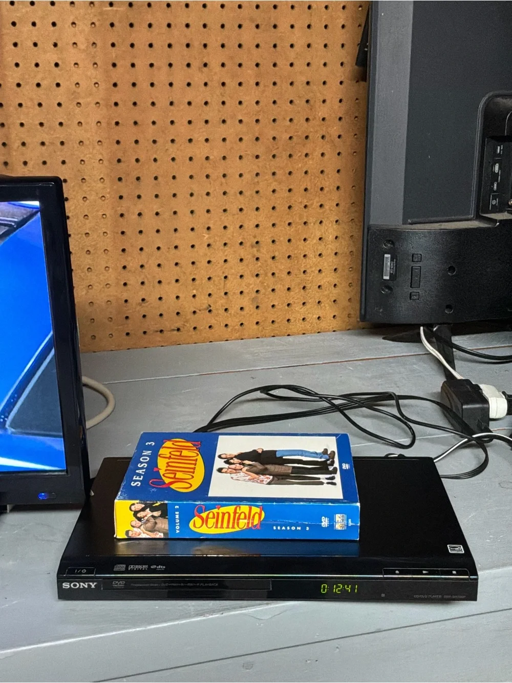 Sony DVP-SR200P DVD Player With AV Cable - No Remote Tested Works